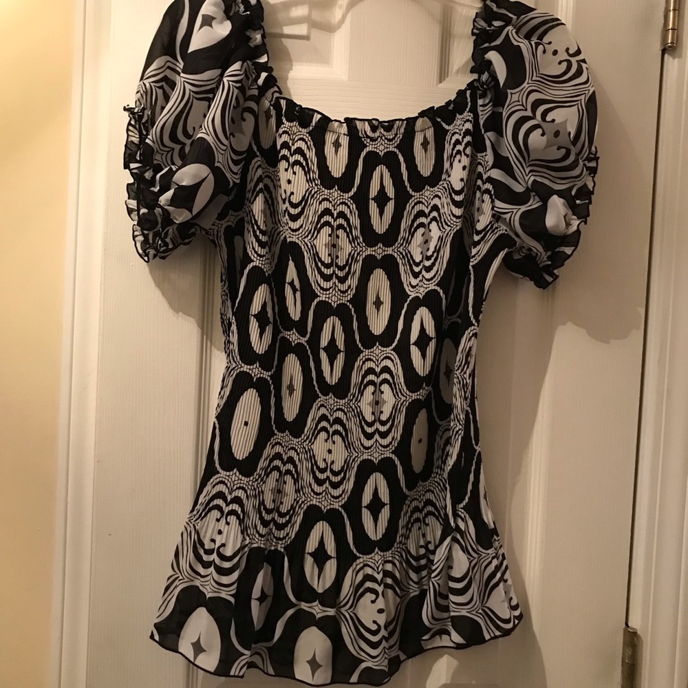 Jennifer Lloyd black and white design.